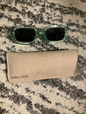 Like new MELLER mint green clear gray square 90s sunglasses Quay
